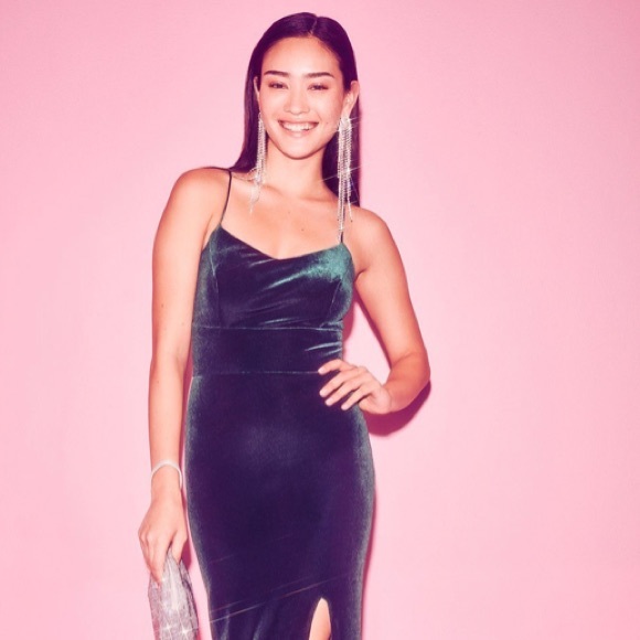 Dresses & Skirts - Green velvet scoopneck sheath dress